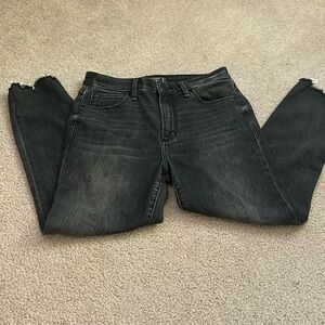 “Abercrombie & Fitch: Women’s High Rise Super Skinny Ankle size 28”